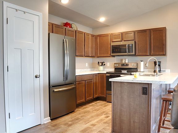 4th image of 715 Plum St NW