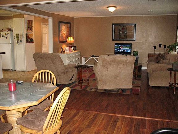 5th image of 387 Joy Dr