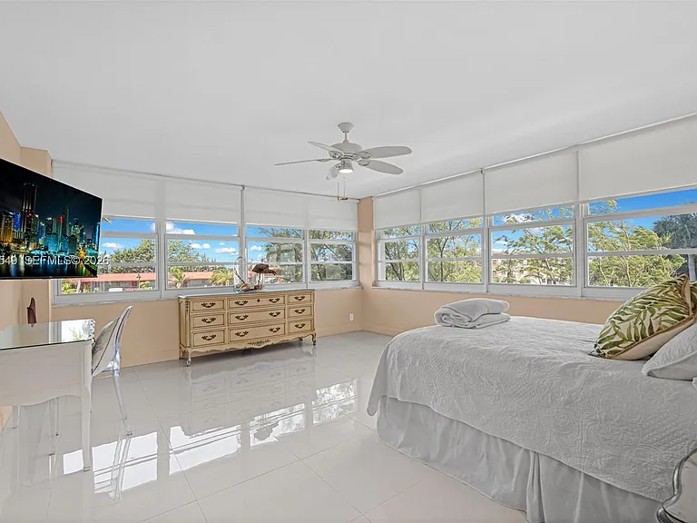 4280 Galt Ocean Dr #2F — Photo 22