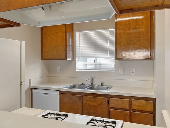 4th image of 1070 Loma Ave APT 308