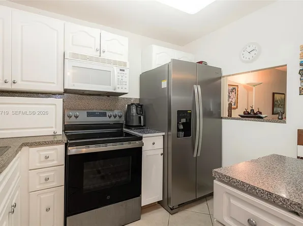 9660 Sunrise Lakes Blvd APT 202, Sunrise, FL 33322