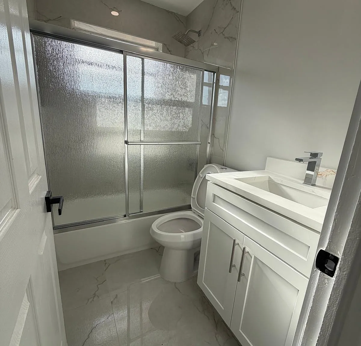 3 bed, 1.0 bath, 1025 sqft, $3,100 — Photo 3