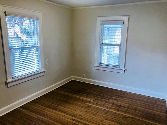 5th image of 640 E 52nd St