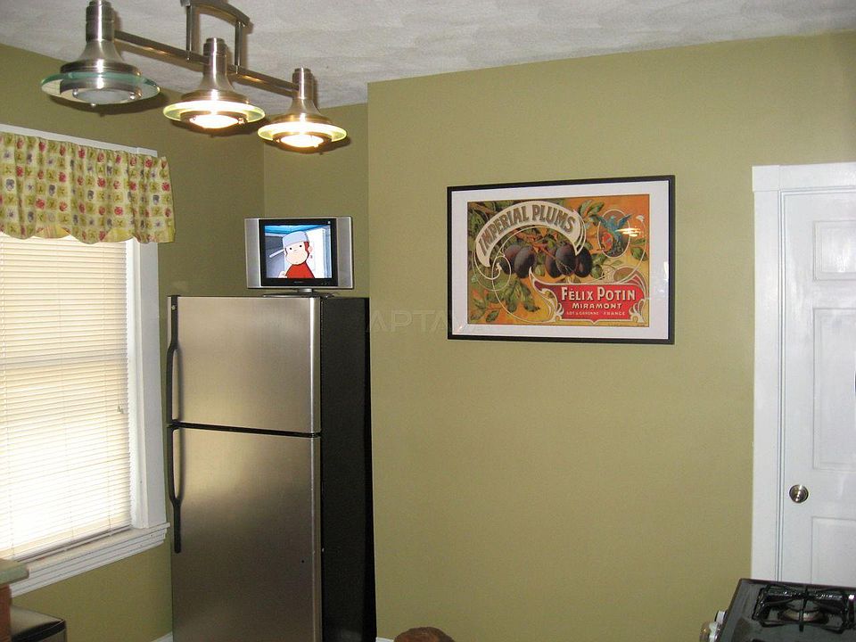 2nd image of 371 Medford St #2