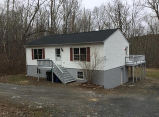 121 Saint Moritz Ct, Henryville, PA 18332