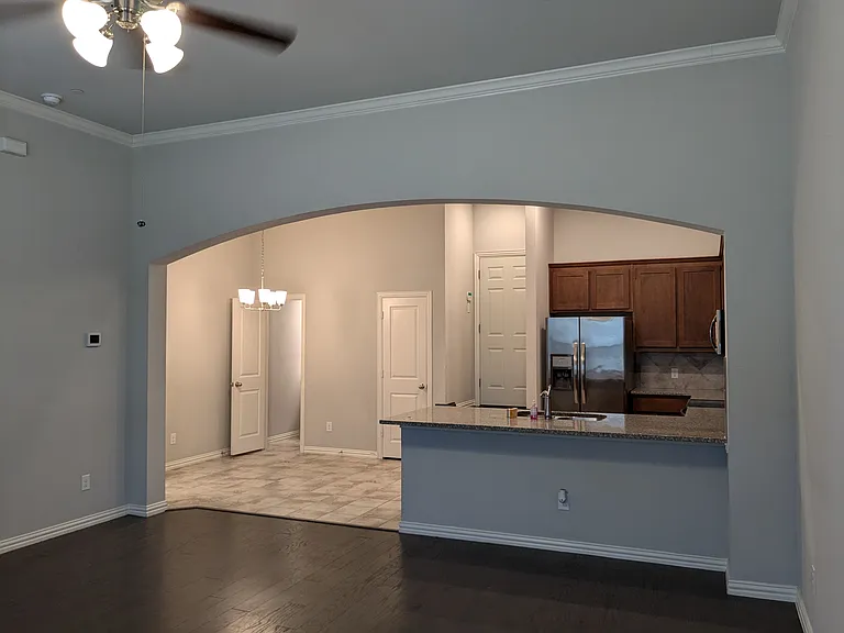 2571 Sarah Ln — Photo 4