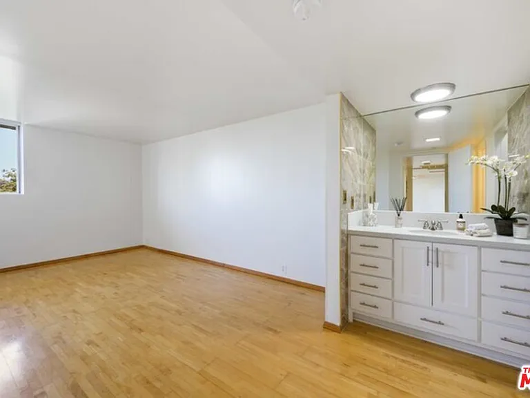 10535 Wilshire Blvd #1210 — Photo 6