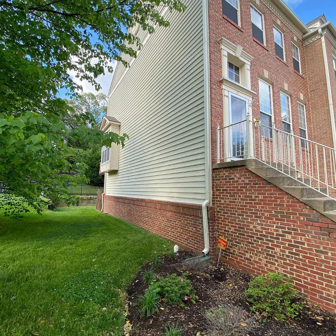 3 bed, 3.5 bath, 2340 sqft, $3,900 — Photo 3