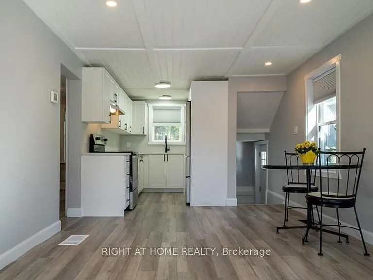 48 Ridley St E — Photo 5