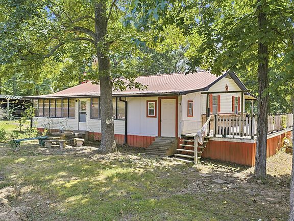 5th image of 395 Martin Cir