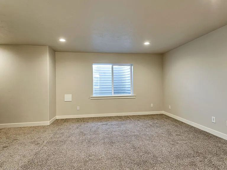 808 S 1710 E — Photo 14