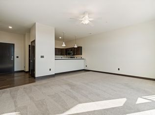 120 Twin Steeples Cir NE Unit 206, Dyersville, IA