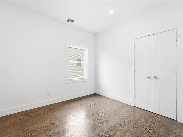 290 Griffith St #2 — Photo 23