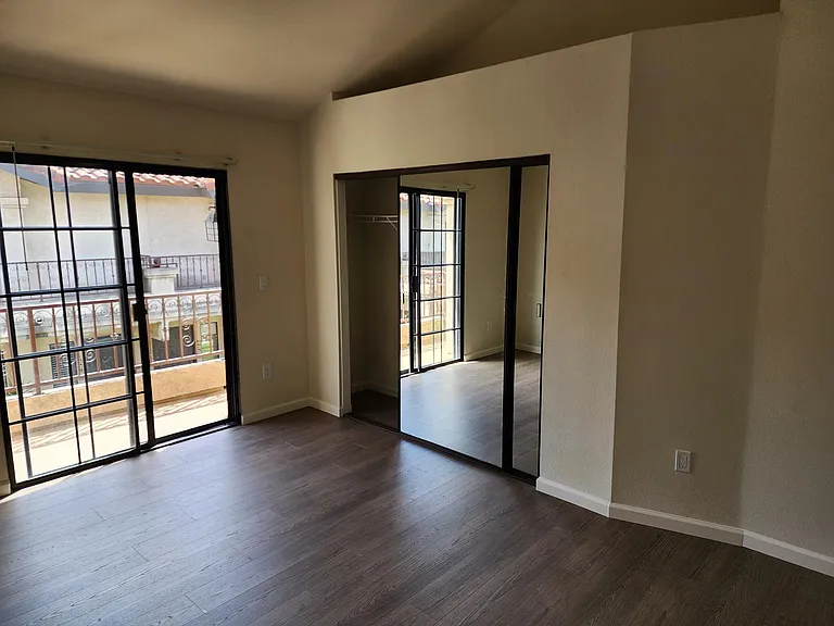 4353 Howard Ave — Photo 16