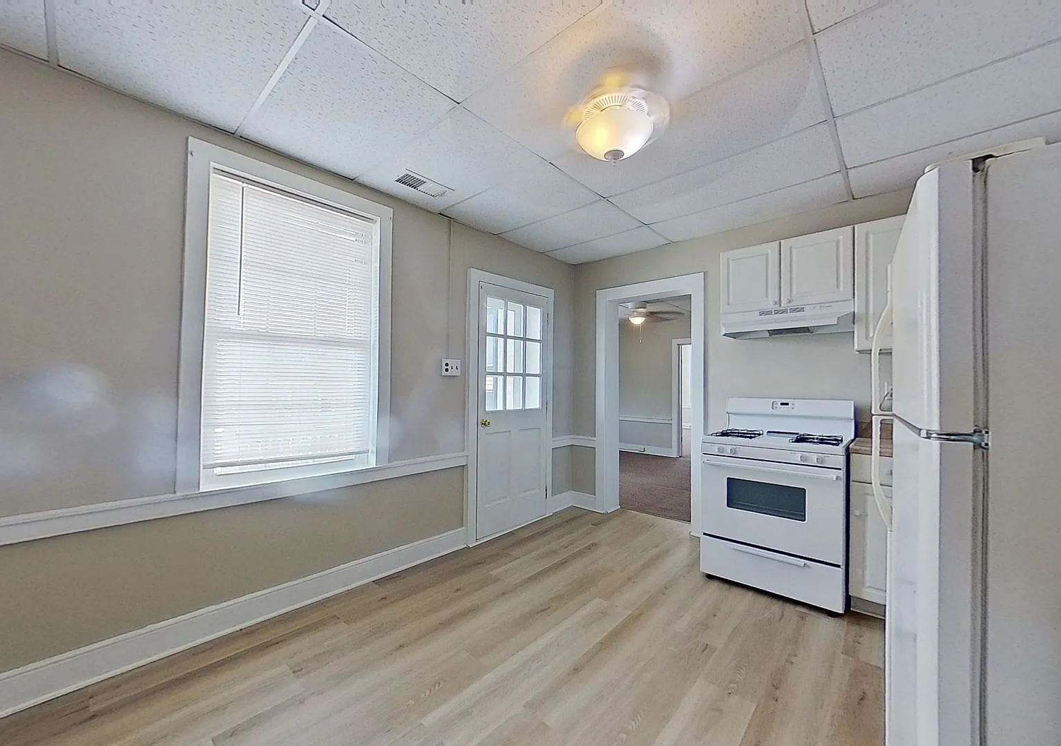 Spacious One Bedroom Apartment — Photo 2