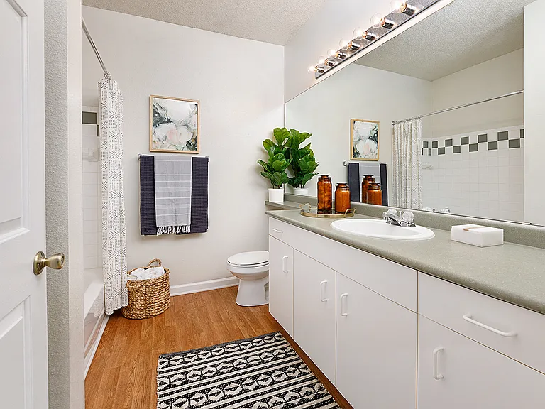 Windcrest Model Bath 2