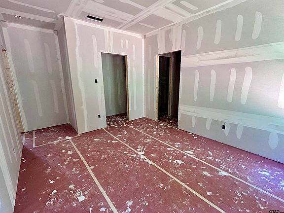 5th image of 203 E Fleming St