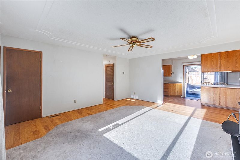 5th image of 711 4th Avenue SW