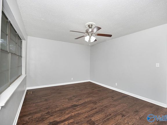 5th image of 900 Danmann Cir SE