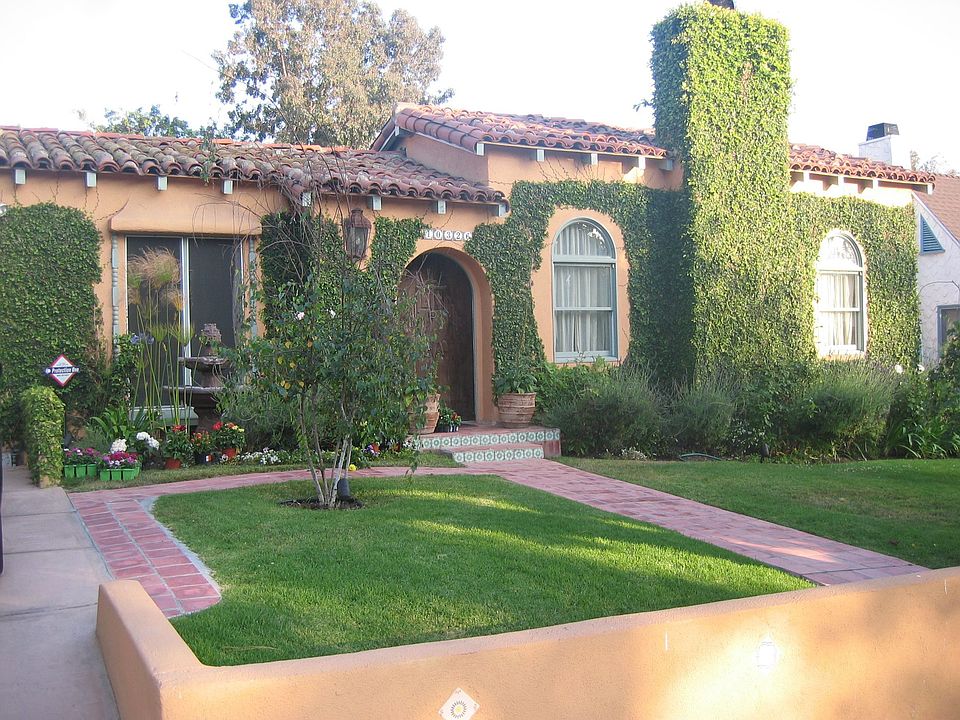 Curb Photo