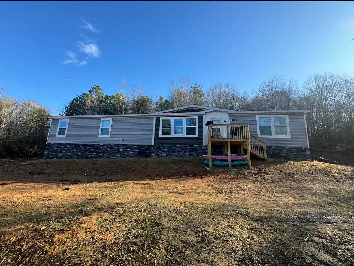 4 bed, 2300 sqft, $850 — Photo 1