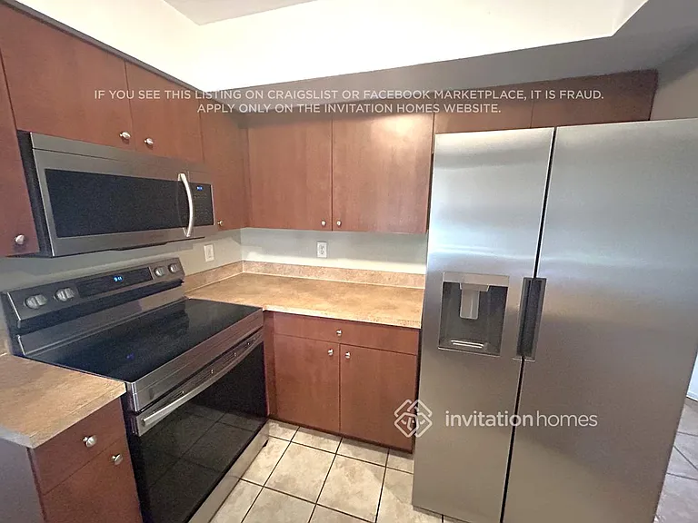 228 SE 27th Ter — Photo 3