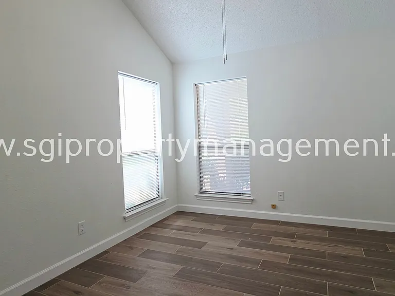 2408 Centaurus Dr — Photo 15