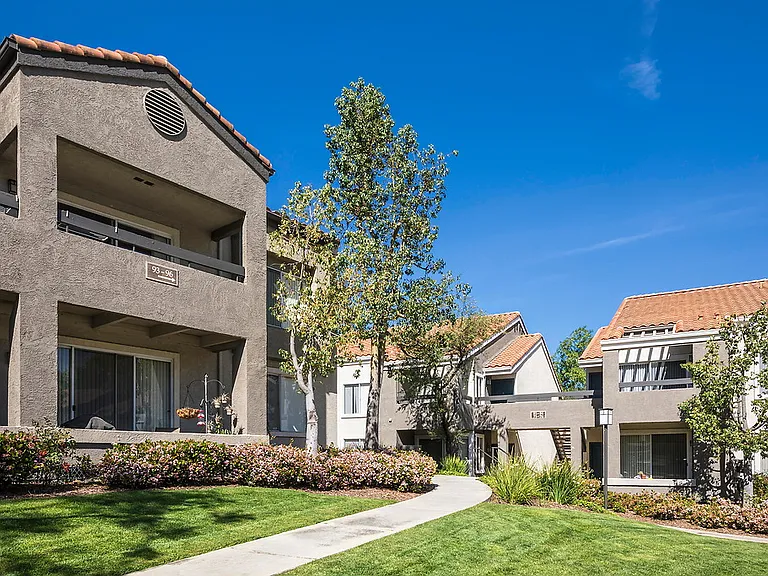 Emerald Pointe — Photo 22