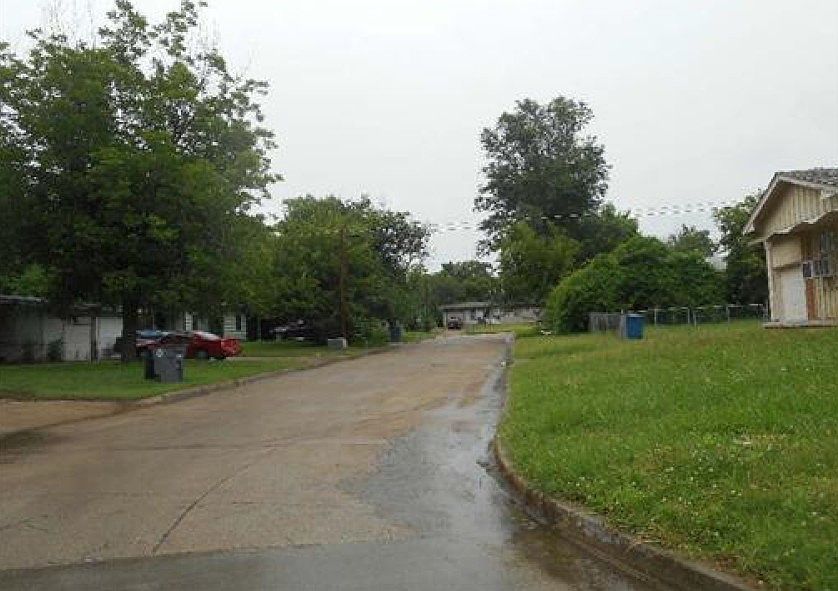 2nd image of 2239 N Pittsburg Ave