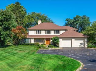 365 Wagar Rd, Rocky River, OH 44116