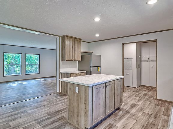 4th image of 417 Ballpark Road