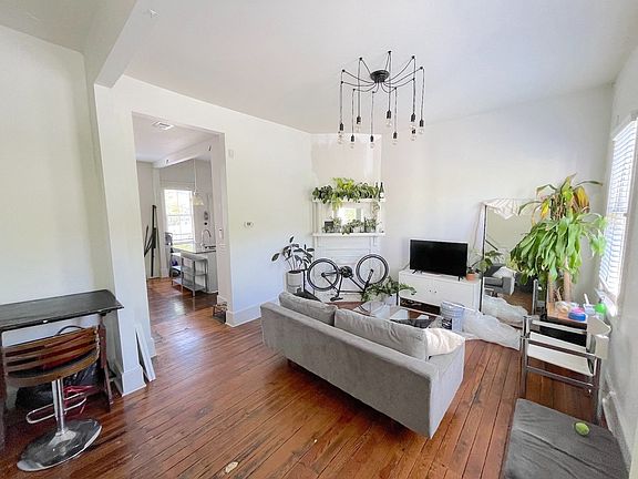 2nd image of 606 E Henry St