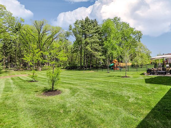 3rd image of 15573 Woodford Dr