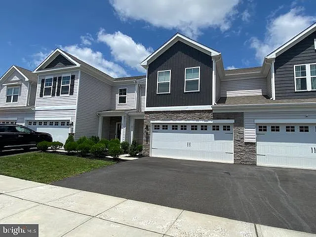 65 Morley Blvd — Photo 3