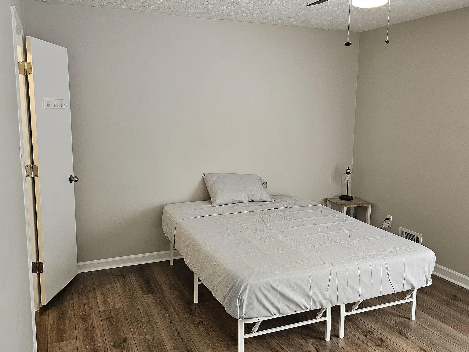 4 bed, 2.0 bath, 1462 sqft, $1,412 — Photo 3