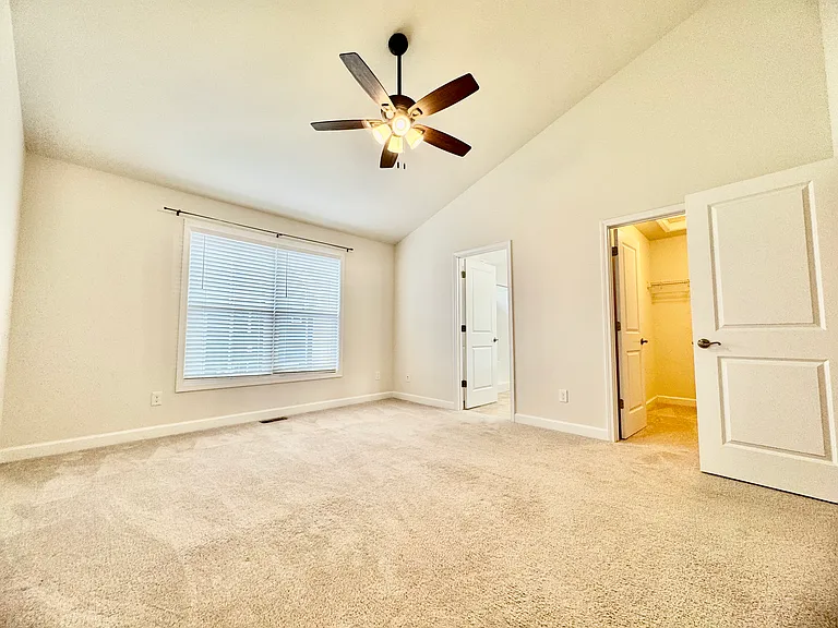 325 John Adams Dr — Photo 17