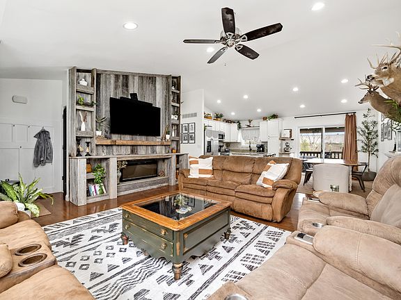 3rd image of 308 Rocky Pointe Ct