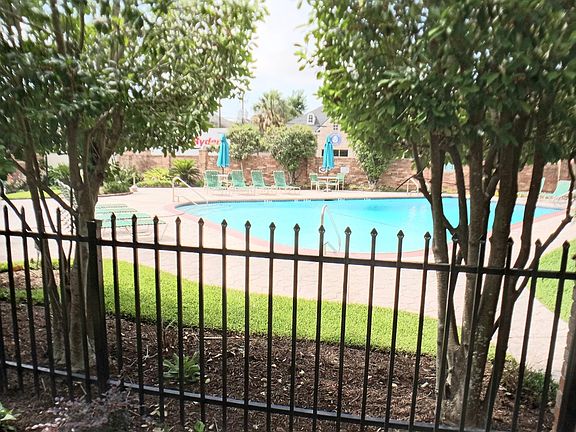 3rd image of 1601 S Shepherd Dr APT 56