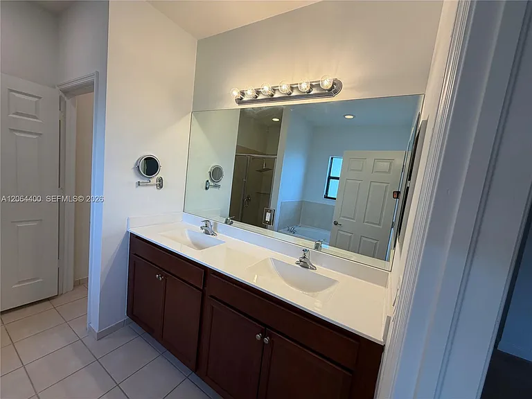 737 SE 37th Pl — Photo 32