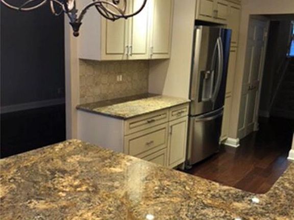 3rd image of 18 Kathy Pl APT 2B