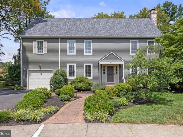 1 Circle Dr, Moorestown, NJ 08057