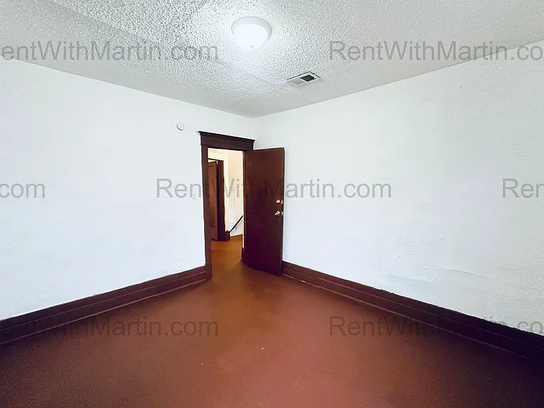 820 W 2nd St — Photo 13