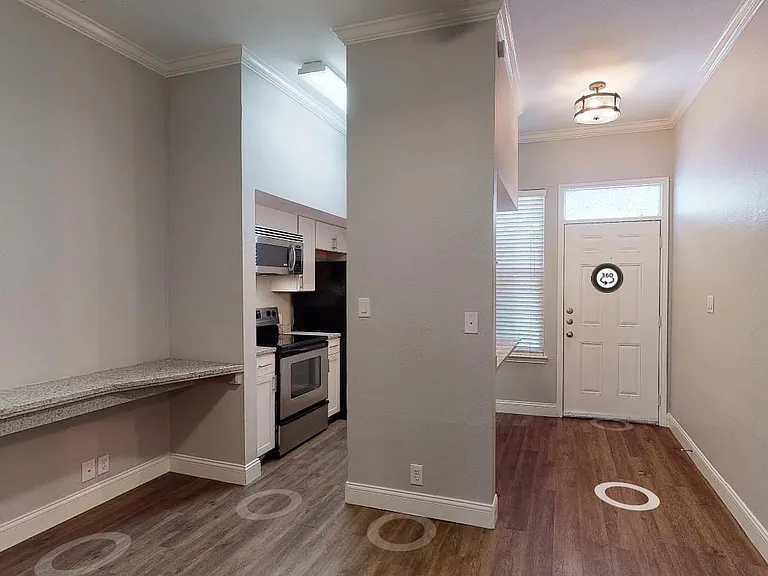 2814 Nueces St #106 — Photo 2
