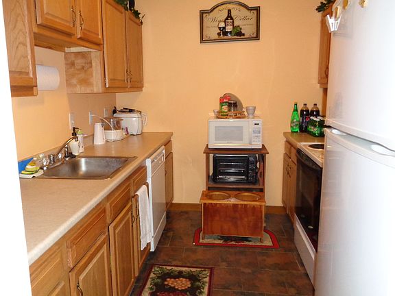 5th image of 18 Harbor Ave APT 405