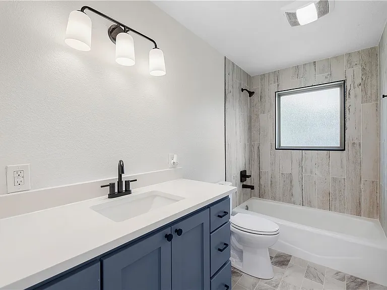 1510 Burt St — Photo 16