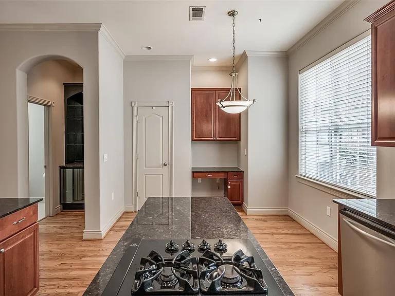 315 Sandman St — Photo 35