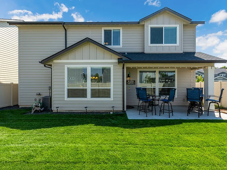 2580 E Blackstone Dr — Photo 40