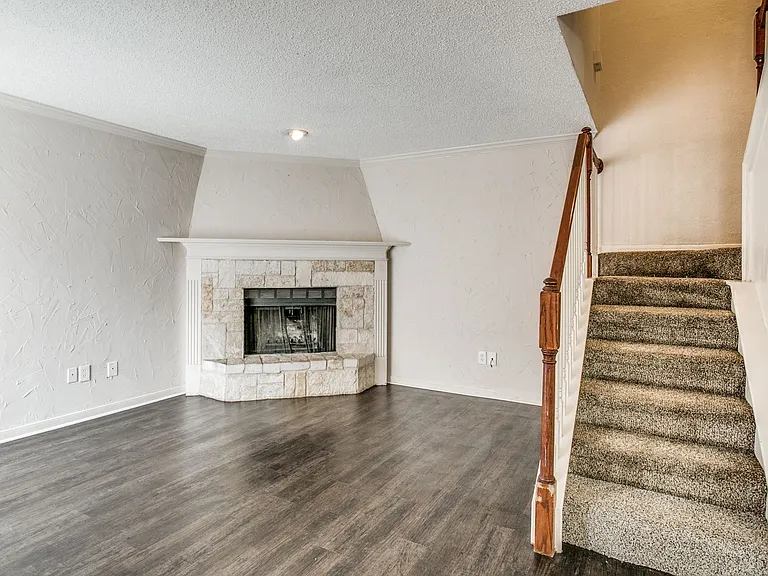 2621 Piedras Dr — Photo 7