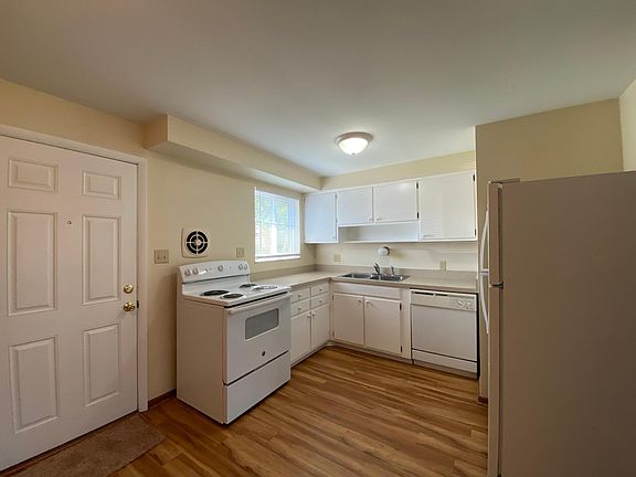 3rd image of 4976 Arbor Village Dr #2