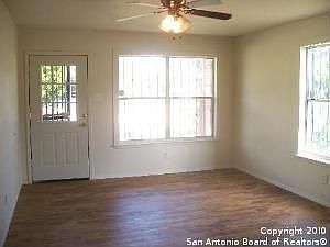 5th image of 2347 Barney Ave